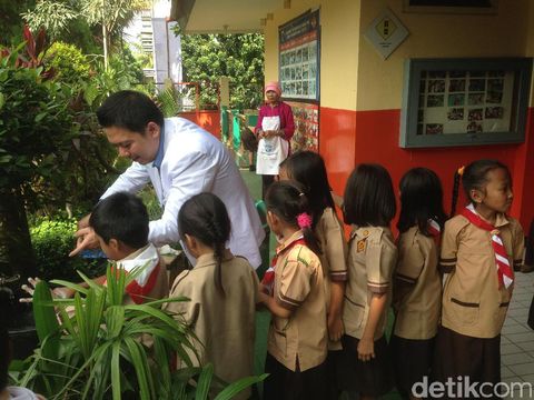 Cuma 'Tos-tosan', Kuman Sudah Bisa Berpindah Tangan Lho