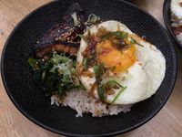 Setelah Burger, Kini Ada 3 <i>Rice Bowls</i> Berlauk Lezat di Three Buns