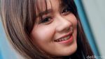Senyuman Manis Amanda Zevannya, Bikin Deg-degan