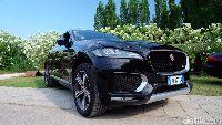 Jaguar F-Pace mendapatkan nilai tertinggi tidak hanya untuk SUV terbaik tapi juga penghargaan paling tinggi, Supreme Winner. SUV tak pelak tengah diganderungi wanita. Foto: Dadan Kuswaraharja