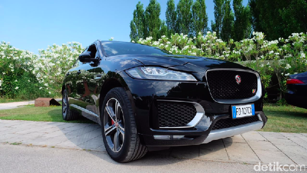Jaguar F-Pace