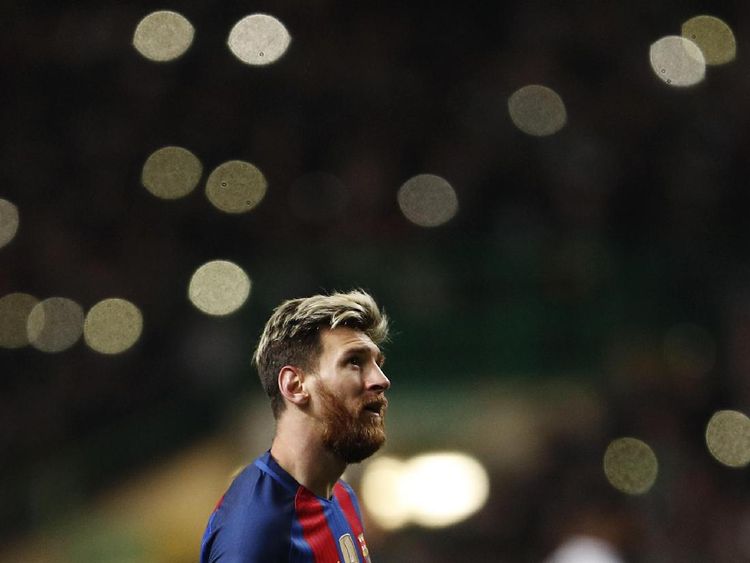 Foto-foto Terbaik Matchday V Liga Champions: Sejarah Leicester dan Dua Gol Messi