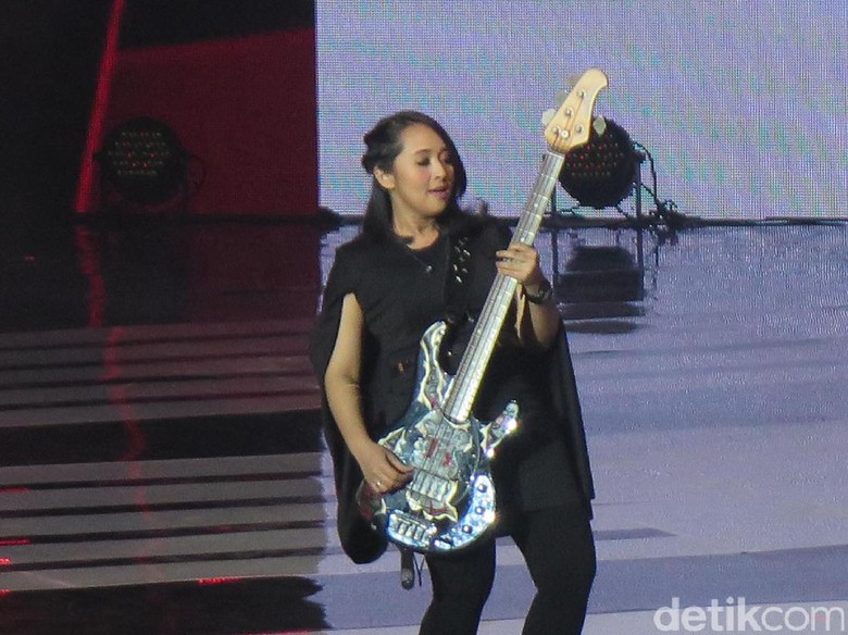 Kisah Cinta Chua 'Kotak' di Emperan Toko Kisah Cinta Chua 'Kotak' di Emperan Toko