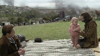 Mereka pun menikah dan mempunyai seorang anak hingga akhirnya Max dikabarkan bahwa sang istri adalah mata-mata Jerman yang menyusup. (Dok. Paramount Pictures)