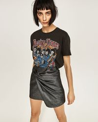 <i>Editor's Choice</i>: 5 Kaus <i>Stylish</i> yang Diramalkan Tren di 2017