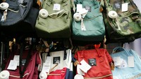 Aneka tas di Takeshita Dori, Harajuku. Harganya sesuai dengan kualitasnya dan cukup ramah di kantong (Kurnia/detikTravel)