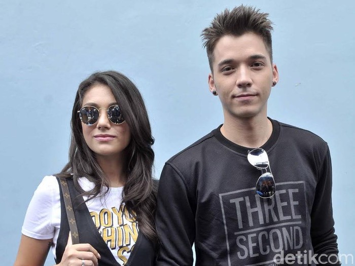 Ibunda Tak Restui Pernikahannya, Celine Evangelista Berurai Air Mata