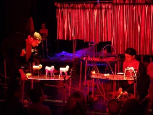 Tim Spooner Asal Inggris Pentaskan The Assembly of Animals