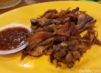 Rodjo: Lezat Menyengat, Ayam dan Bebek Remuk Dicocol Sambal Rawit Merah