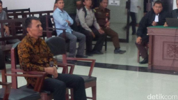  Mantan Gubernur Sumut Gatot Pujo Nugroho menjalani sidang vonis di PN Medan, Kamis (24/11/2016)