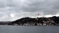 Dari atas kapal, traveler bisa melihat pemandangan indah Kota Istanbul dari kejauhan. Dari jauh saja, Kota Istanbul sudah demikian cantik, apalagi dari dekat (Rois/detikTravel)