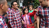 Djarot menyusuri gang untuk menyapa warga.