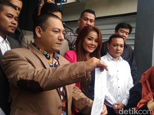 Kelakar Aiko Soal Klaim Bekas Anak Asuh Robbi Abbas: Tes DNA Aja Yuk