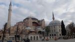 Saat Simbol Agama Islam & Kristen Berdampingan di Hagia Sophia
