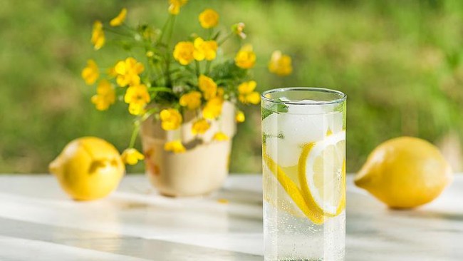 4 Manfaat Minum Air Lemon