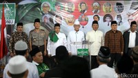 Kepala Badan Intelijen dan Keamanan (Kabaintelkam) Komjen Lutfi Lubihanto (dua dari kiri) juga hadir.