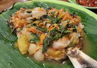 Rodjo: Lezat Menyengat, Ayam dan Bebek Remuk Dicocol Sambal Rawit Merah