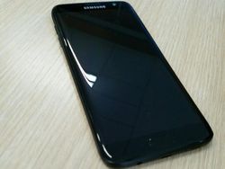 Kemilau Galaxy S7 Edge: Glossy Black