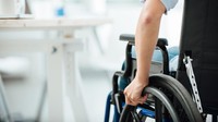 Cerebral palsy (gangguan gerakan, otot, atau postur yang disebabkan oleh cedera atau perkembangan abnormal di otak) adalah salah satu contoh kondisi di mana pengendalian neuromuskular oral dapat terganggu dan air liur menetes. Foto: Thinkstock