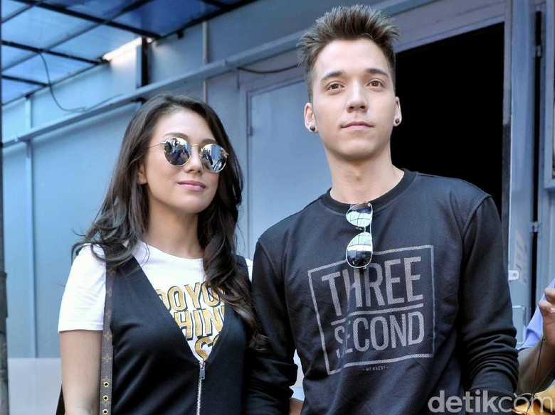2 Tahun Nikah, Stefan William Ungkapkan Hal Romantis ke Celine Evangelista 2 Tahun Nikah, Stefan William Ungkapkan Hal Romantis ke Celine Evangelista