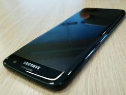 Kemilau Galaxy S7 Edge: Glossy Black