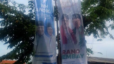 Relawan Cawagub Rano Karno Perbaiki APK yang Rusak