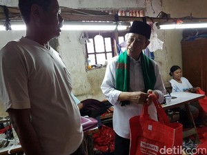 Cawagub Embay Keliling Sentra Industri Tas di Serang, Beri Motivasi Pengrajin