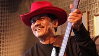 Chappy tampil mengenakan kaos lengan panjang hitam, bercelana jeans, sepatu kets merah dan topi koboi merah. Dengan penampilan yang cukup stylish ini mungkin orang tak mengira bahwa dia adalah seorang pimpinan perusahaan tambang terkemuka Amerika di Indonesia. Pool/dok Istimewa.