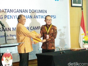 Menaker Tandatangani Standarisasi Penyuluh Antikorupsi