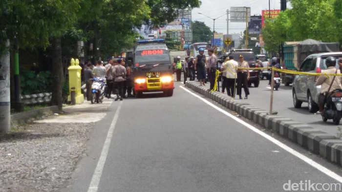 Ada Benda Mencurigakan di Depan Kantor Kecamatan Depok Sleman, Gegana Merapat