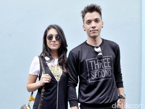Cara 10 Seleb Tampan Indonesia Ini Ungkapkan Cinta ke Istri Bikin Iri