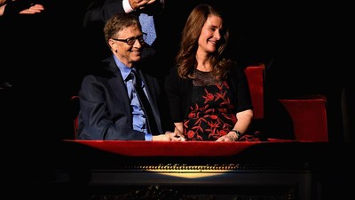 Obama Kalungkan Medali Kehormatan untuk Bill Gates