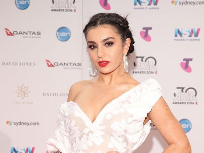 Usai Rilis Album, Charli XCX Buka-bukaan Soal Kondisi Mentalnya
