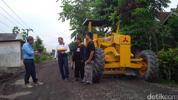 Jalan Mulus di Banyuwangi Ini Bisa Dinikmati Setelah 4 Generasi