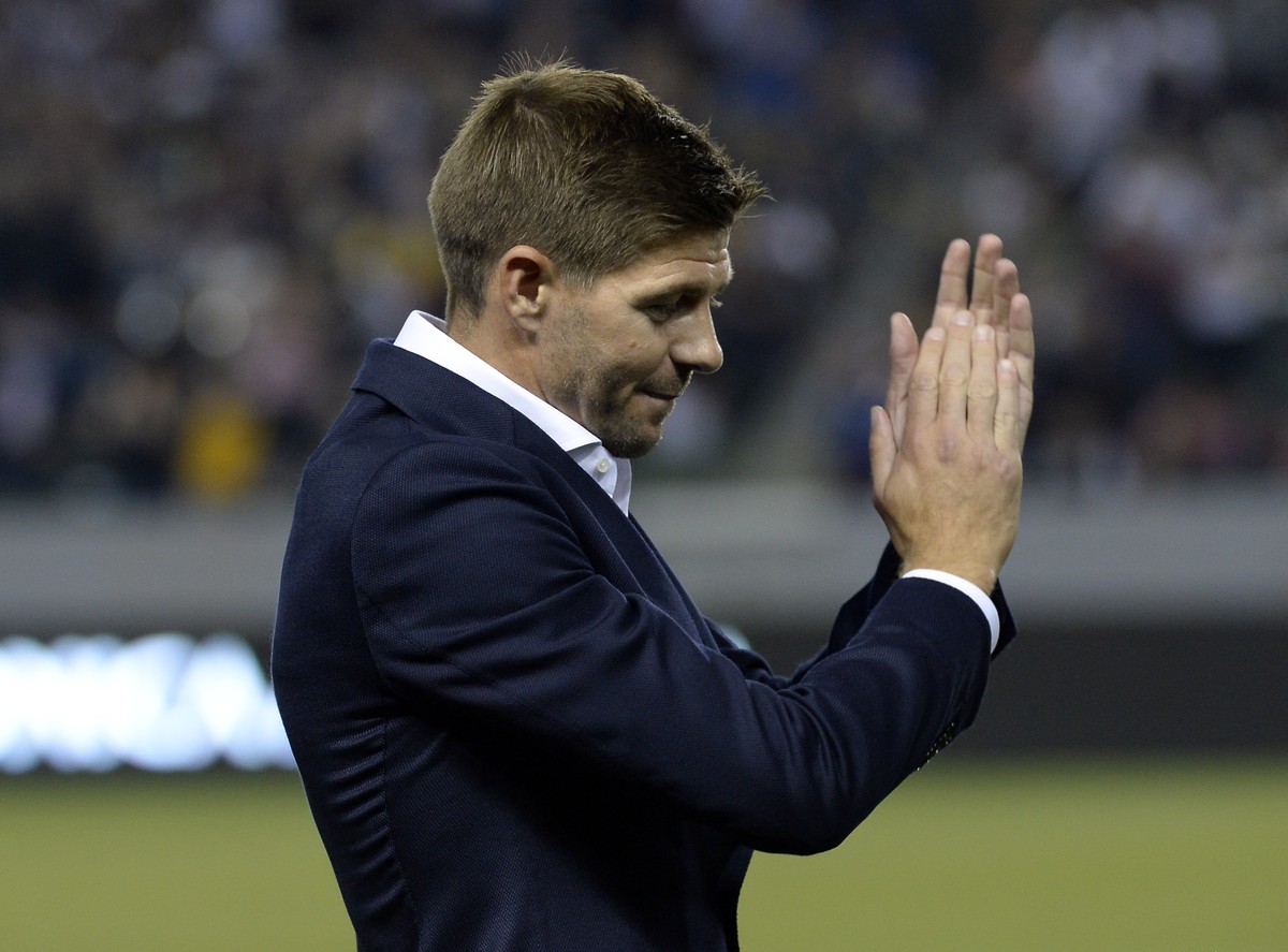 Steven Gerrard Tolak Selebrasi Juara Bareng Liverpool (Getty Images Sport/Kevork Djansezian)