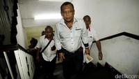 Menurut pandangannya, delik tersebut harus dilaporkan langsung oleh orang yang dihina yakni Presiden Joko Widodo.