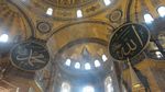 Saat Simbol Agama Islam & Kristen Berdampingan di Hagia Sophia