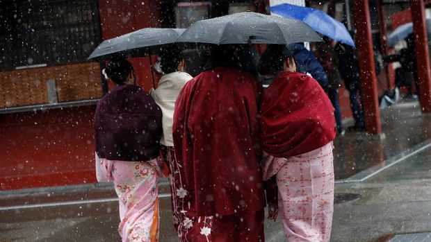 Pertama Kali dalam 54 Tahun, November Bersalju di Tokyo