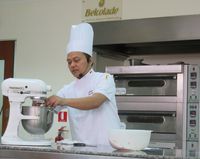 Ide Kreasi Kue Natal Memakai <i>Filling</i> Keju hingga <i>Snow Red Cake</i> dari Puratos
