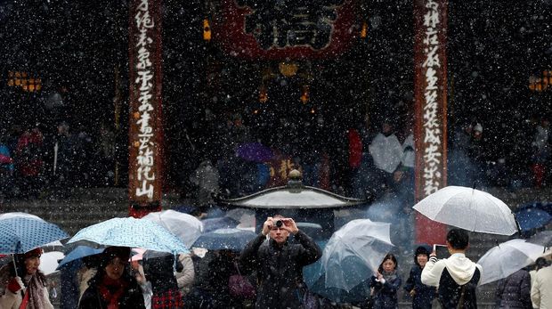 Pertama Kali dalam 54 Tahun, November Bersalju di Tokyo