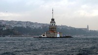 Meski cuaca saat itu cenderung mendung dan sedikit gerimis, namun itu tidak menghalangi kami untuk menikmati keindahan Selat Bosphorus di Turki (Rois/detikTravel)