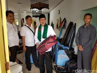 Cawagub Embay Beri Motivasi dan Masukan untuk Pengrajin Tas di Kabupaten Serang