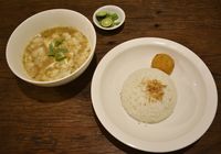 Saudagar Kopi: Hangat Berempah Soto Betawi Lengkap dengan Pisang Keju dan Caramel Macchiato 