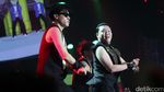 Berjoget Massal Bersama PSY di Konser Oppo