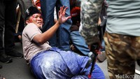 Sejumlah pendemo melakukan aksi teatrikal terkait kekerasan terhadap etnis Muslim di Myanmar.