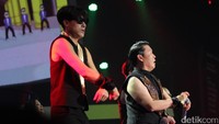 Pemilik nama lengkap Park Jae Sang itu meminta para penonton untuk lebih menggila. Pool/Ismail/detikFoto.