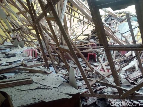 Aula KUA di Jember Roboh saat Dipakai Latihan Paduan Suara