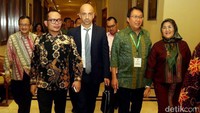 Kegiatan Rembuk Nasional Tahun 2016 yang betajuk Penguatan Kemitraan Hubungan Industrial dan Inovasi Institusi.