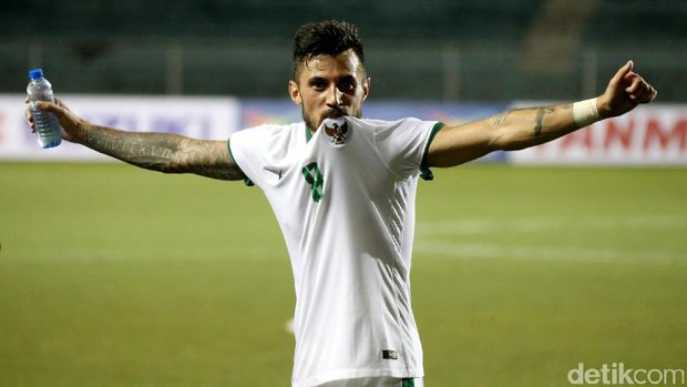 Timnas Indonesia ke semifinal Piala AFF 2016 setelah mengalahkan Singapura 2-1. Andik dan Lilipaly jadi pahlawan kemenangan Indonesia.