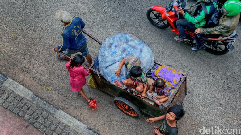 Sandi: Fenomena Manusia Gerobak di DKI Sudah Tak Ada Sandi: Fenomena Manusia Gerobak di DKI Sudah Tak Ada